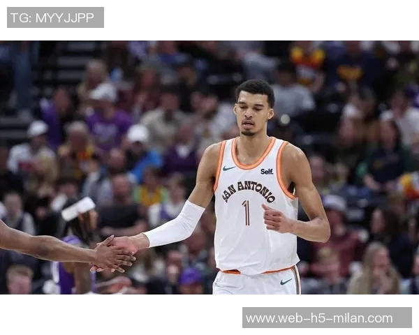 张佳玮分析掘金战术调整约基奇体力管理与布劳恩表现提升并行