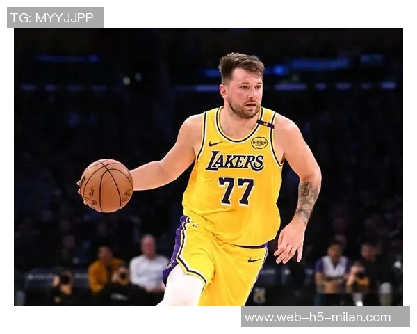 日本性感女星昨日现身湖人主场穿东契奇球衣引发热议